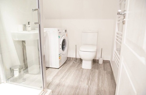 Croham Apartment | Luxury Apartment - free parking & superfast wifi