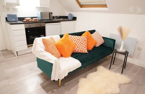 Croham Apartment | Luxury Apartment - free parking & superfast wifi
