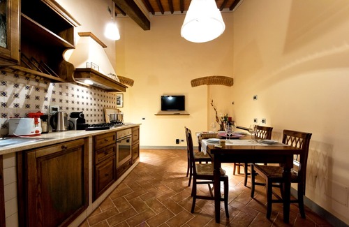 Loro Ciuffenna Apartment | Luxury apartment in Loro Chianti, for family, in a farmhouse,with pool, AC, WiFi