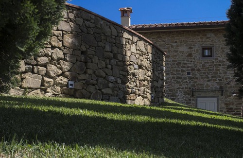 Loro Ciuffenna Apartment | Luxury apartment in Loro Chianti, for family, in a farmhouse,with pool, AC, WiFi