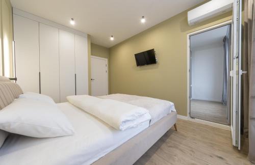 Pozniaky Apartment | Luxury apartment near metro station Osokorky