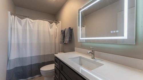 Lake Ozark House | Luxury Apartment on the Strip!