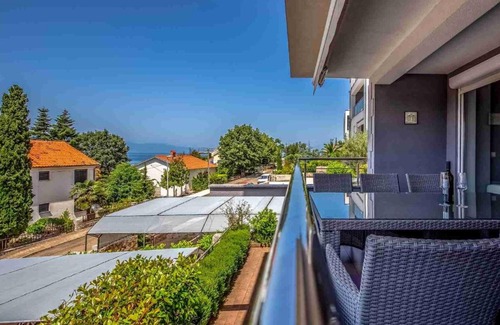 Njivice Apartment | Luxury Apartment Sunflair