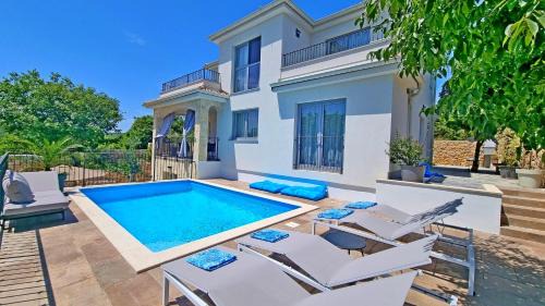 Cizici Apartment | Luxury apartment Viktorija with private pool