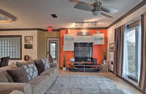 Bouldin Apartment | Luxury Apartment Walk to Bus, 1 Mile to Downtown!