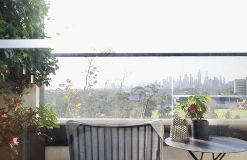 St Kilda Apartment | Luxury Apartment with Sweeping City Views and Rooftop Pool