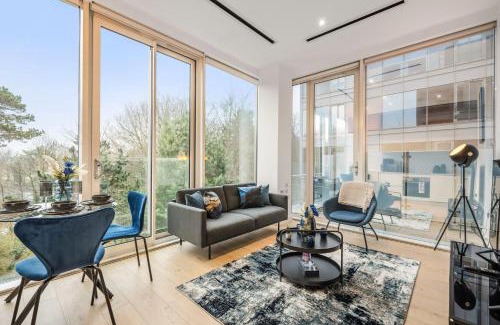 London Borough of Hounslow Apartment | Luxury Apartment with Parking, Cinema & Game Room and Gym