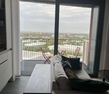 Lansbury Apartment | Luxury Apt Near Canary Wharf