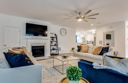 Sylvan Hills House | Luxury Atlanta Home - Self Check-in Pet Friendly Free Parking