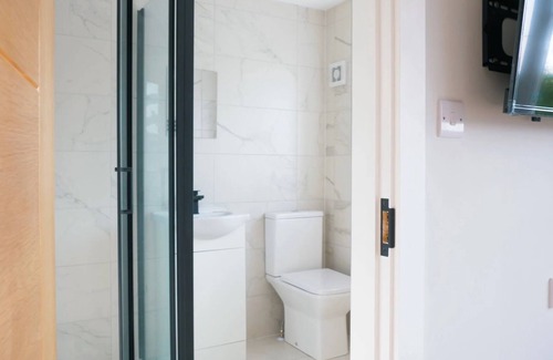 South Harrow Apartment | Luxury Awaits Chic Studio
