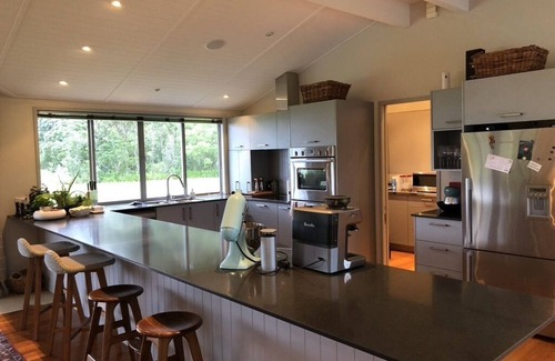 Tawharanui House | Luxury Beachside Paradise in Matakana