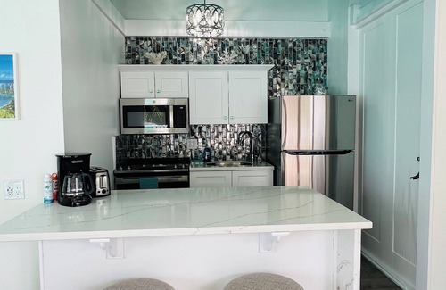 Cabes Point Villa | Luxury Beachside Escape with private pool, great WiFi n more!