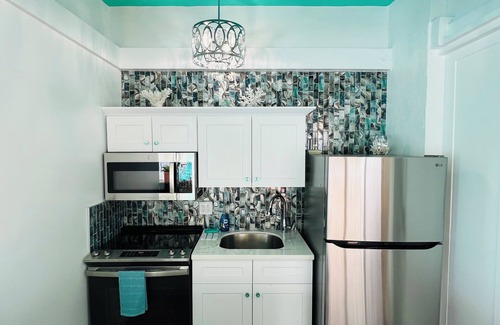 Cabes Point Villa | Luxury Beachside Escape with private pool, great WiFi n more!