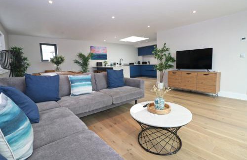 Harlyn Apartment | Luxury beachside sea view apartment