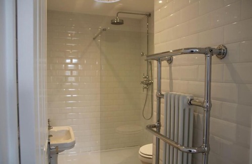 Ware House | Luxury Business stay with Hot Tub and Pool Table