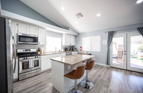 Green Valley House | Luxury by the strip 5 star home close to LVB and airport. Great family home.