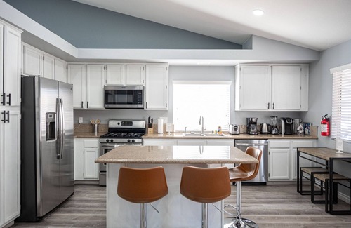 Green Valley House | Luxury by the strip 5 star home close to LVB and airport. Great family home.