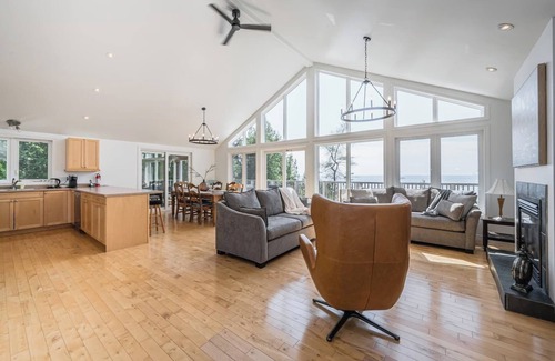 Lion's Head Cottage | Luxury Lakefront Retreat - 'The Aida' | Serene & Chic