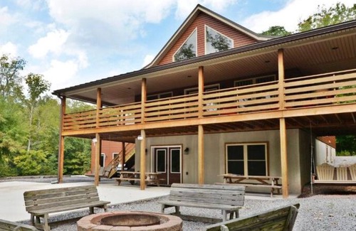 Huntingdon Cabin | Luxury Cabin mins to Raystown Lake; Firepit, Basketball Court, Arcade