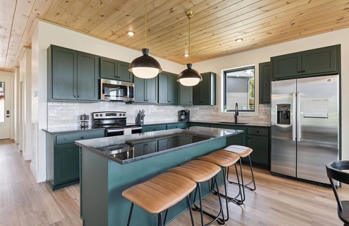 Sevierville Apartment | Luxury Cabin w Indoor Pool Hot Tub Game Room