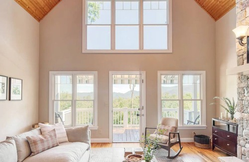 Swannanoa Cabin | Luxury Cabin w Views, Hot Tub, Fire, 13mi>DT, Pets OK