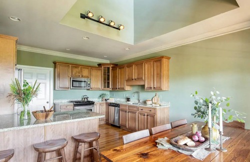Swannanoa Cabin | Luxury Cabin w Views, Hot Tub, Fire, 13mi>DT, Pets OK