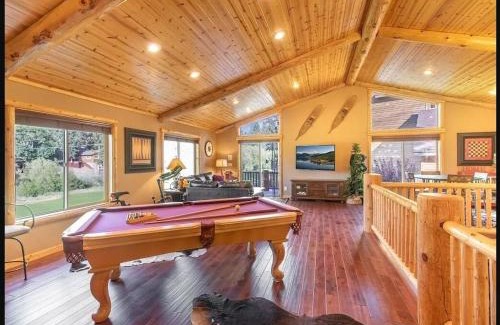 Moonridge House | Luxury Cabin-Walk to Bear Mountain Resort, Trails & Golf