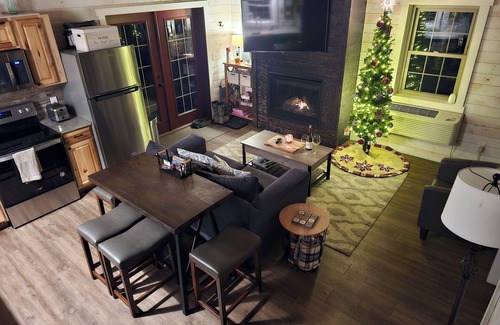 Ohiopyle Cabin | Luxury Cabin with Hot Tub Spa adjacent to 16,000 Acres of Gamelands
