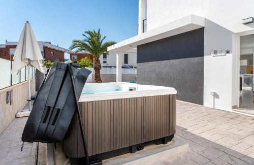 Puerto Marino Villa | Luxury Casa Bos Palm Tree - Villa with Jacuzzi and Pool