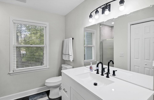 Cayce House | Luxury Cayce Getaway