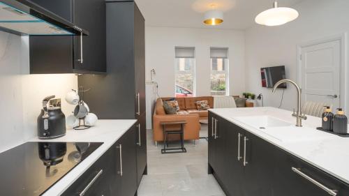 Queens Quarter House | Luxury Central 4 BDR house by Belfast City Breaks