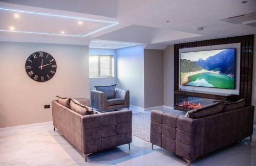 Wolverhampton Apartment | Luxury City Stay: 2-BR Penthouse