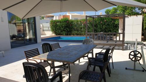 Santa Eulalia Villa | Luxury city Villa Olivia 10 - 15 min to the Beach Oura, private swimming pool