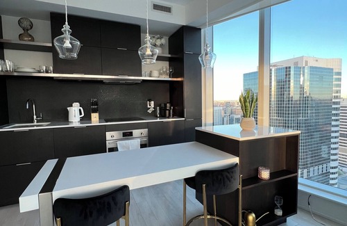 Bay Street Corridor Hotel | Luxury Cityscape 2-bedroom