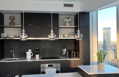 Bay Street Corridor Hotel | Luxury Cityscape 2-bedroom
