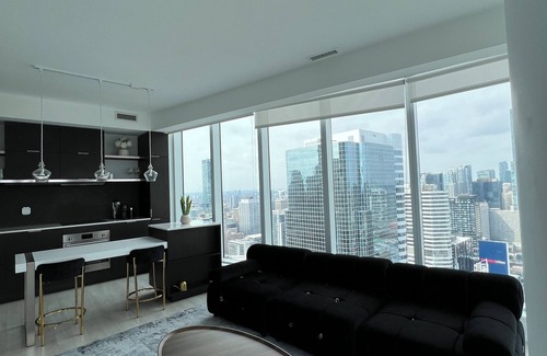 Bay Street Corridor Hotel | Luxury Cityscape 2-bedroom