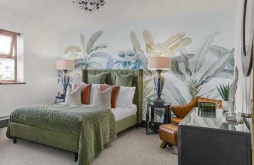 Ewenny House | Luxury Coach House Sleeps 12 Five Bedrooms