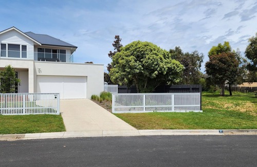 Mornington House | Luxury Coastal Townhouse Mornington