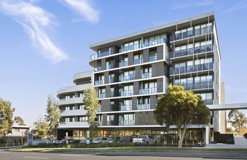 Bundoora Apartment | luxury, comfort, safety, close to shops & La Trobe Uni, secure parking Bundoora