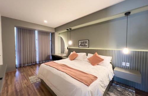 Leon Apartment | Luxury Condo Scenic Views of Festival del Globo