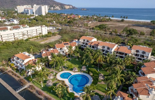 Ixtapa Villa | Luxury Condo Overlooking Marina in Ixtapa