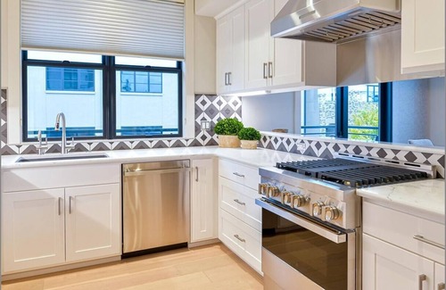 Ashland Cabin | Luxury condo with king bedroom, two bathrooms, full kitchen.
