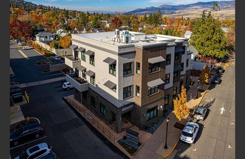 Ashland Cabin | Luxury condo with king bedroom, two bathrooms, full kitchen.