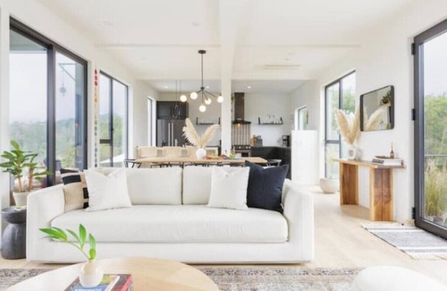 Larkfield-Wikiup House | Luxury Container Home w 360 Views + Infinity Pooln