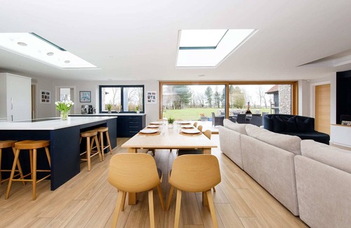 Chichester House | Luxury Cottage Conversion ~ Close to Beaches