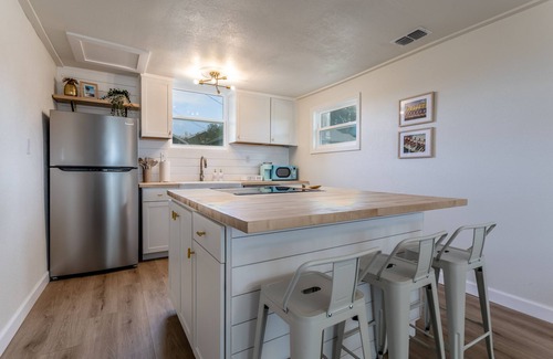 Lake Hamilton Cottage | Luxury Cottage Near Legoland & Chain of Lakes
