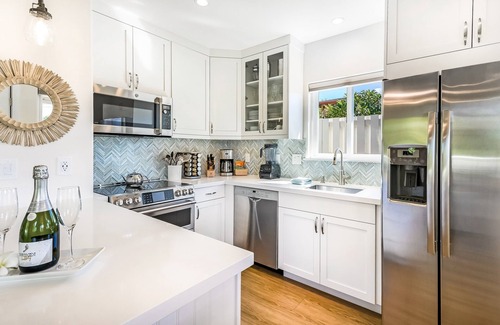Kihei Cottage | Luxury cottage, private, saltwater spa🌺walk to beach, dining,shops