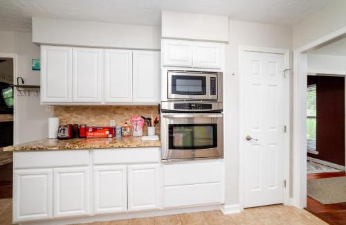 Timberlake Estates House | Luxury Cypress Escape - Pool, BBQ, Bar, 8 Beds