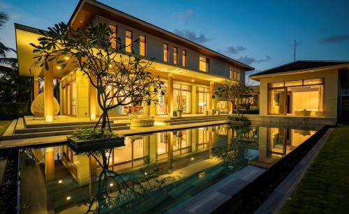Ngu Hanh Son Apartment | Luxury Dana Beach Resort & Spa