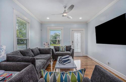 Galveston Villa | Luxury Designer Villa by the Beach Bright Beautiful Brand New